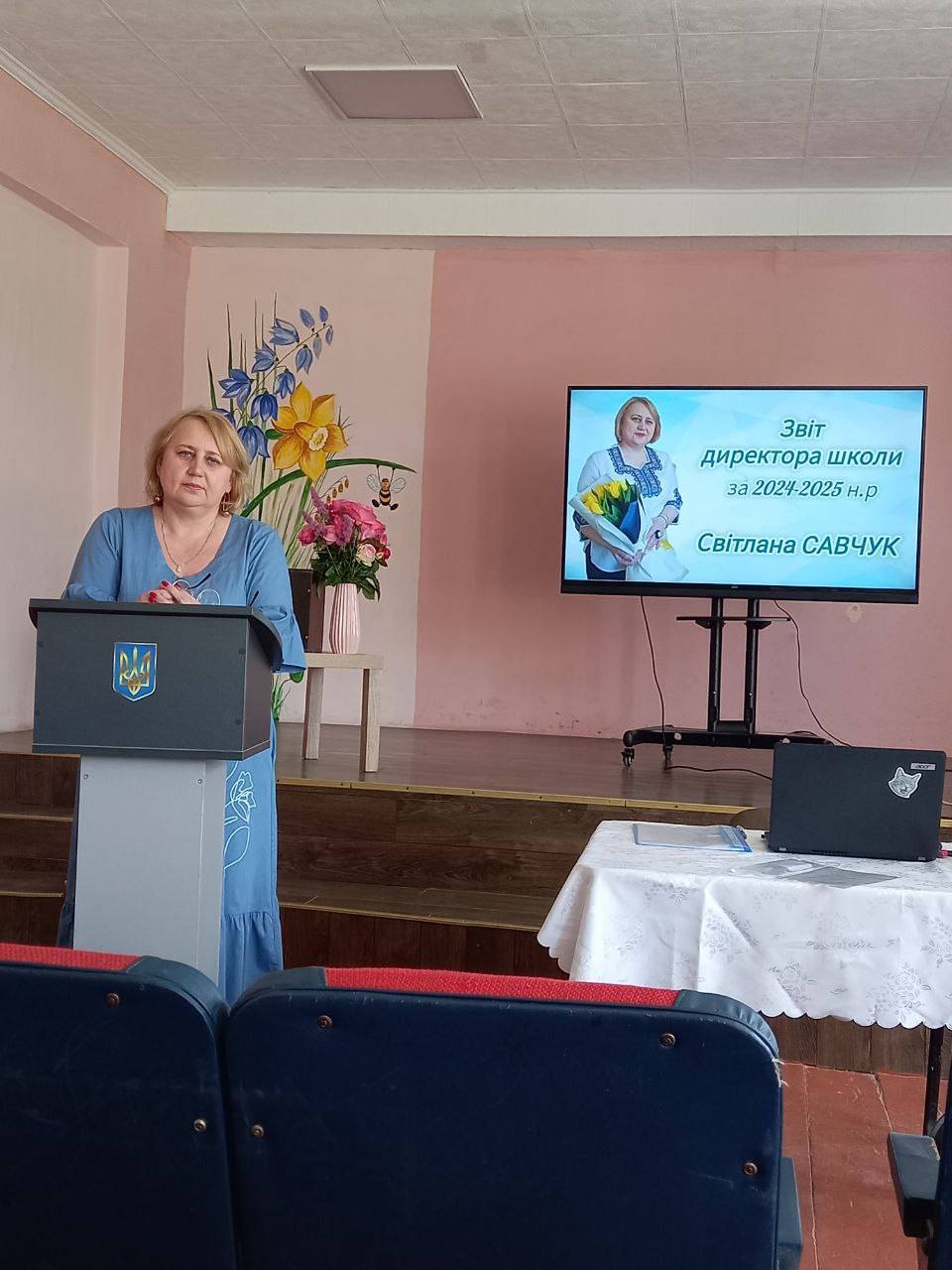 Сьогодні у Доброгостівському ЗЗСО І–ІІІ ступенів імені Івана Боберського відбувся звіт директора закладу — Світлани Савчук — про підсумки 2024–2025 навчального року. 1 509163437 1241387934448246 2153267882353174256 n