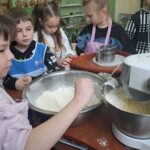 У школі сьогодні панував особливий дух свята — теплий, запашний і по-родинному затишний… 4 662285584 1502853098301727 8945291014140425088 n