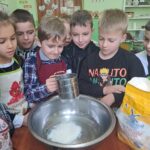 У школі сьогодні панував особливий дух свята — теплий, запашний і по-родинному затишний… 5 662549005 1502852978301739 2939346898800687472 n