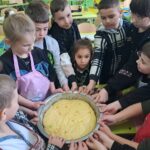 У школі сьогодні панував особливий дух свята — теплий, запашний і по-родинному затишний… 6 665739652 1502853138301723 5604358682941195824 n